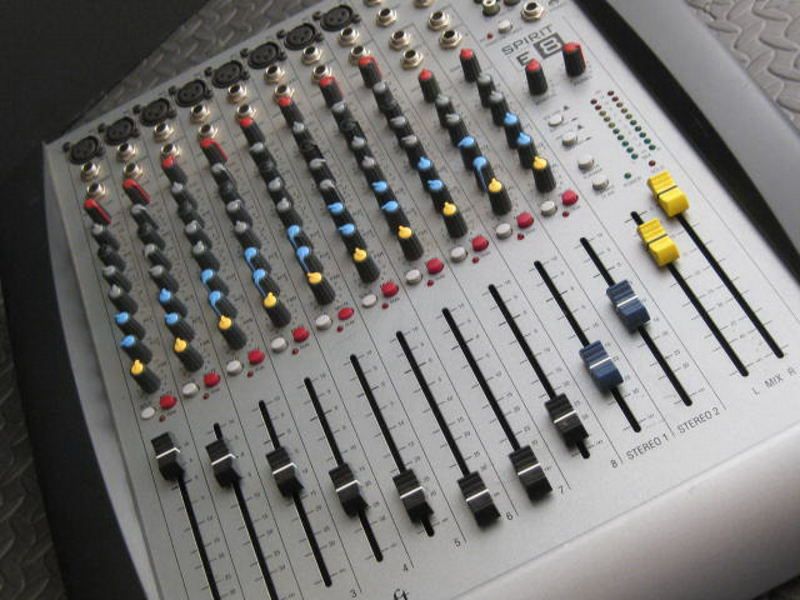 SOUNDCRAFT SPIRIT E8 10 CHANNEL DJ MIXER  