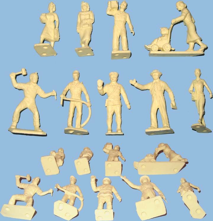 DIFFERENT MARX AIRPORT PEOPLE FIGURES   40mm   CREAM  