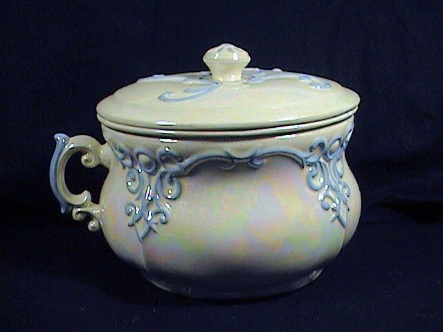 ARNELS CHAMBER POT OPALESCENT, ARNELS, WITH INSERT, SIGNED TARI 