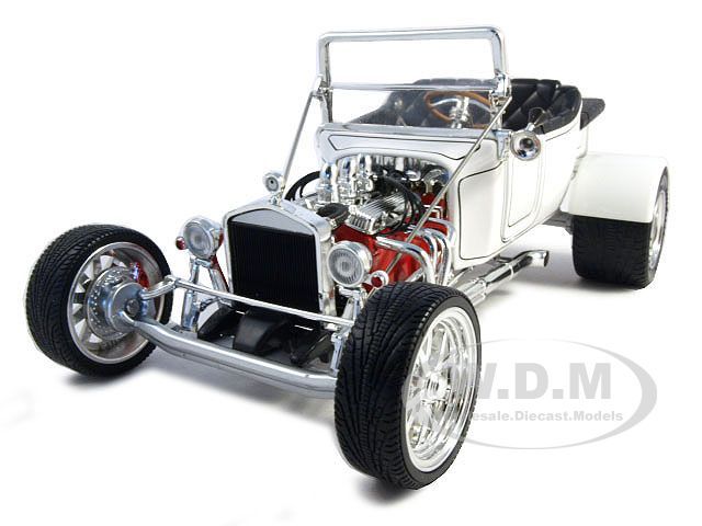 1923 FORD T BUCKET ROADSTER WHITE 118 DIECAST MODEL  