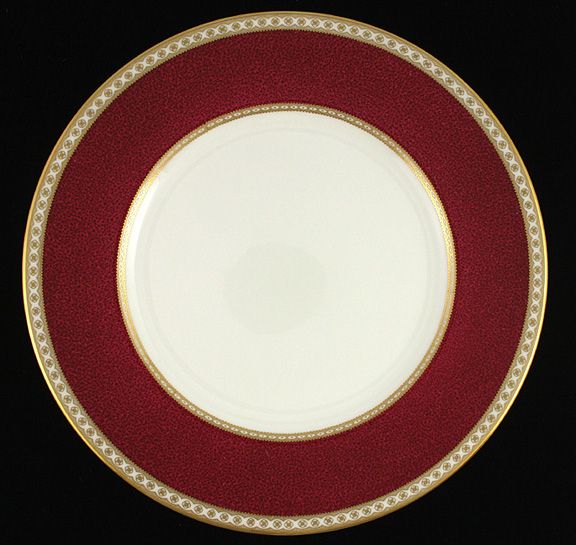 12 WEDGWOOD ULANDER RUBY PORCELAIN DINNER PLATES  