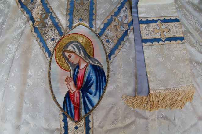 Embroidered Marian Vestment & Stole + Chasuble +  