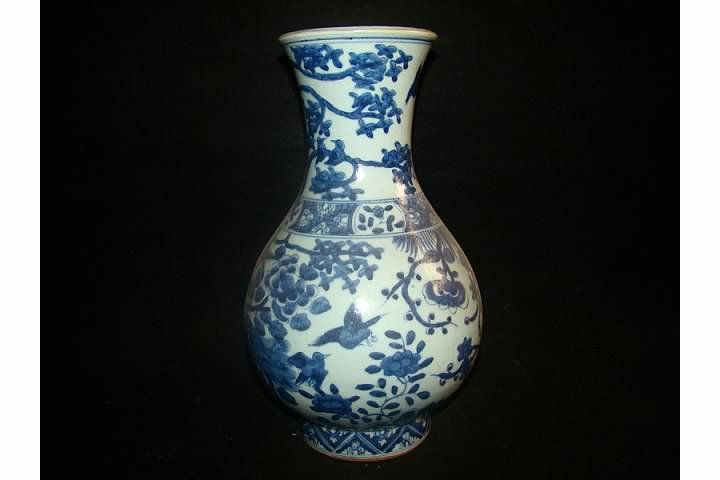 OLD CHINESE MING BLUE AND WHITE PORCELAIN PHENIX JAR  