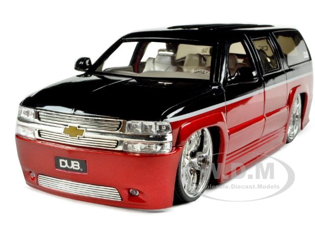 2003 CHEVROLET SUBURBAN RED/BLACK 118 MODEL CAR  