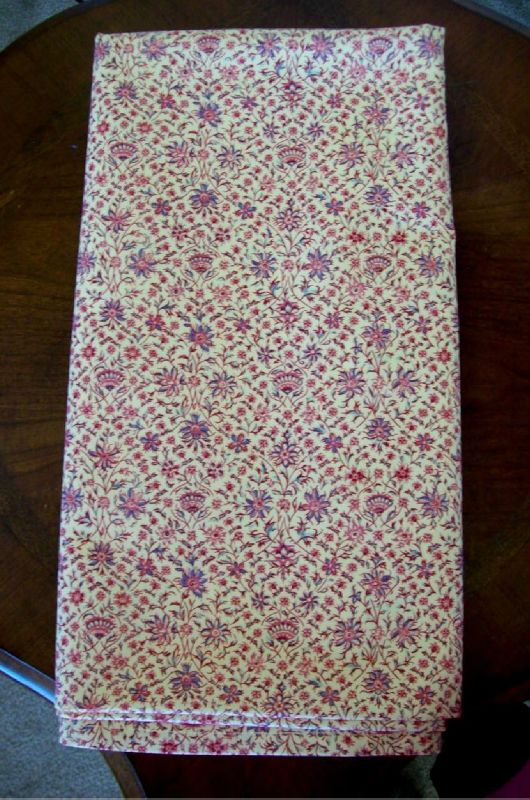 NEW Designer Tablecloth 72x52 Smal Floral Print Beautiful Handcrafted 