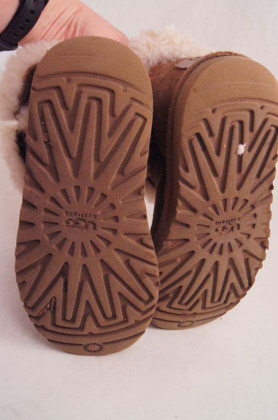 Ugg Short Button Brown Winter 13 Girls Shoes  