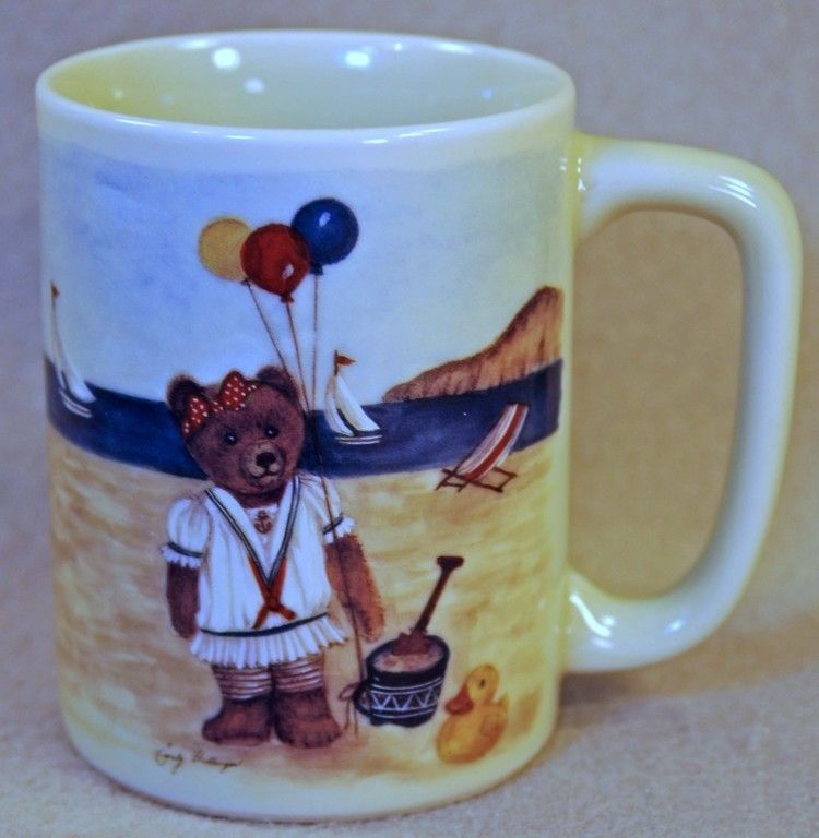 VINTAGE OTAGIRI EMILY HOLLINGER BEAR ON SANDY BEACH MUG  