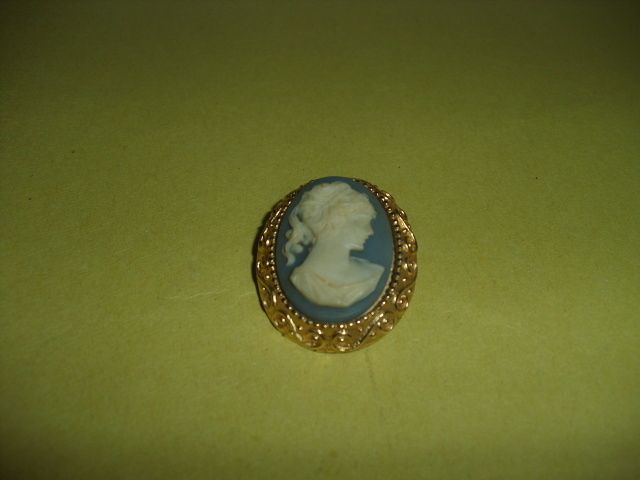 Vintage Blue Cameo Pin Brooch Goldtone EXQUISITE  