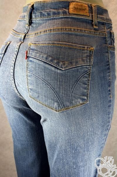 LEVIS JEANS 512 Perfect Waist Petite Light Denim Womens Capris New 