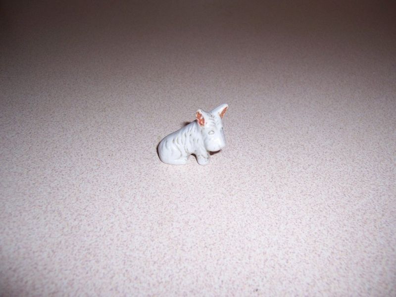 ANTIQUE VINTAGE JAPAN PORCELAIN MINI SCOTTISH TERRIER FIGURINE  